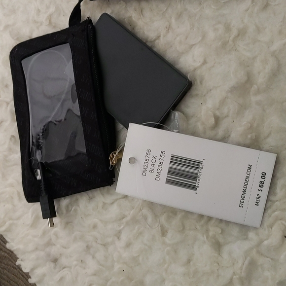 STEVE MADDEN "Take Charge" Wristlet With Charging Power Bank - Picture 4 of 9